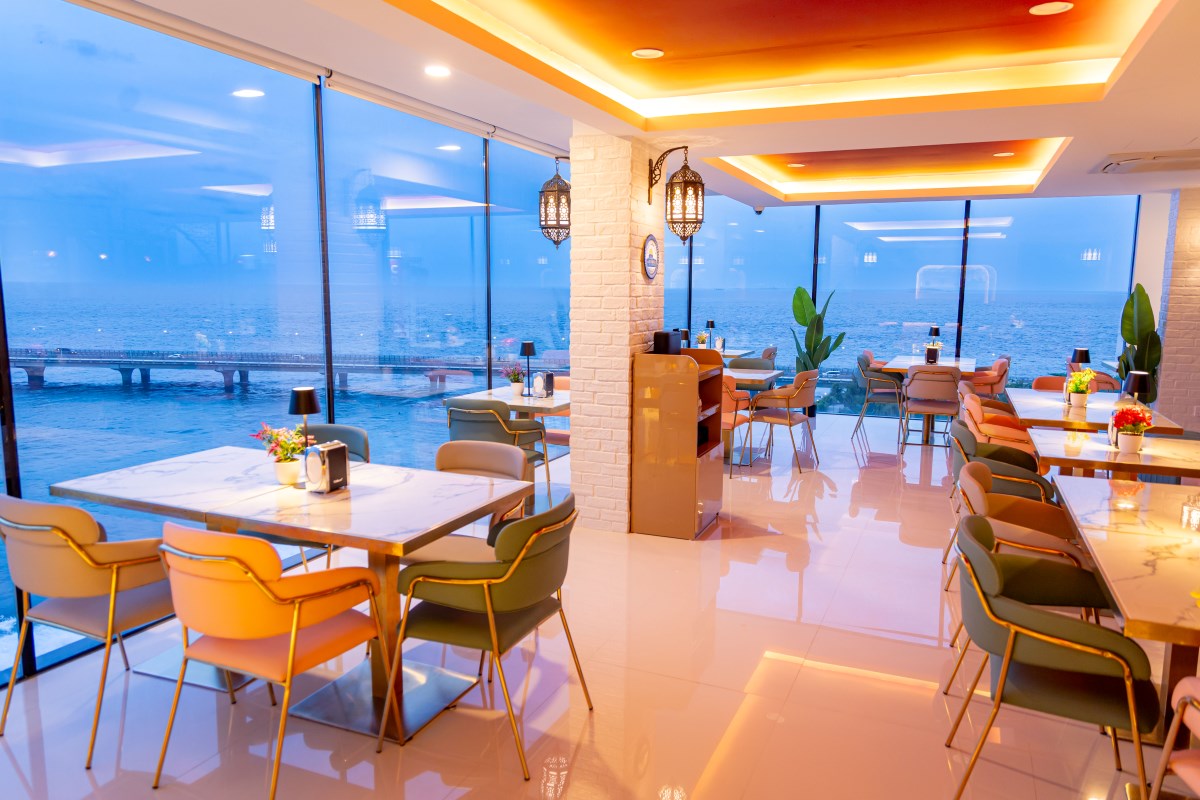 Lazeez Gourmet interior