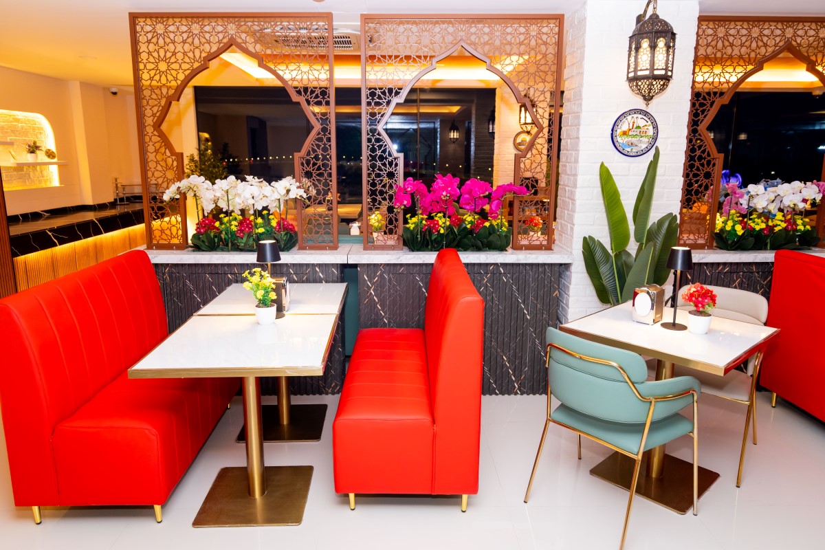 Lazeez Gourmet interior