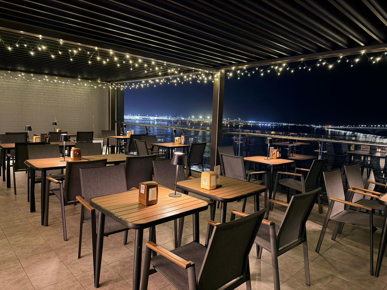 Lazeez Gourmet interior