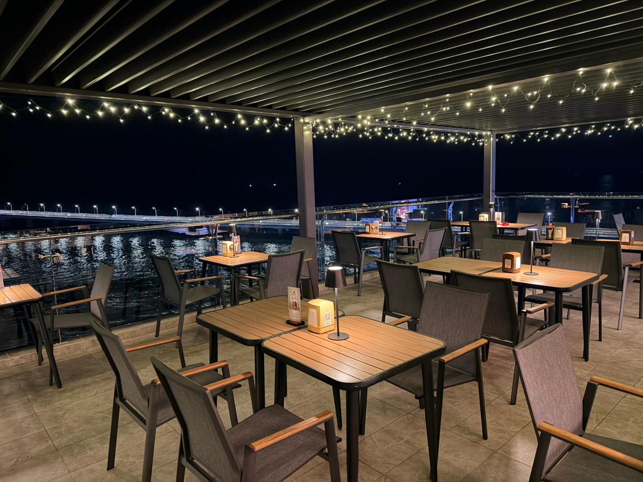 Lazeez Gourmet interior